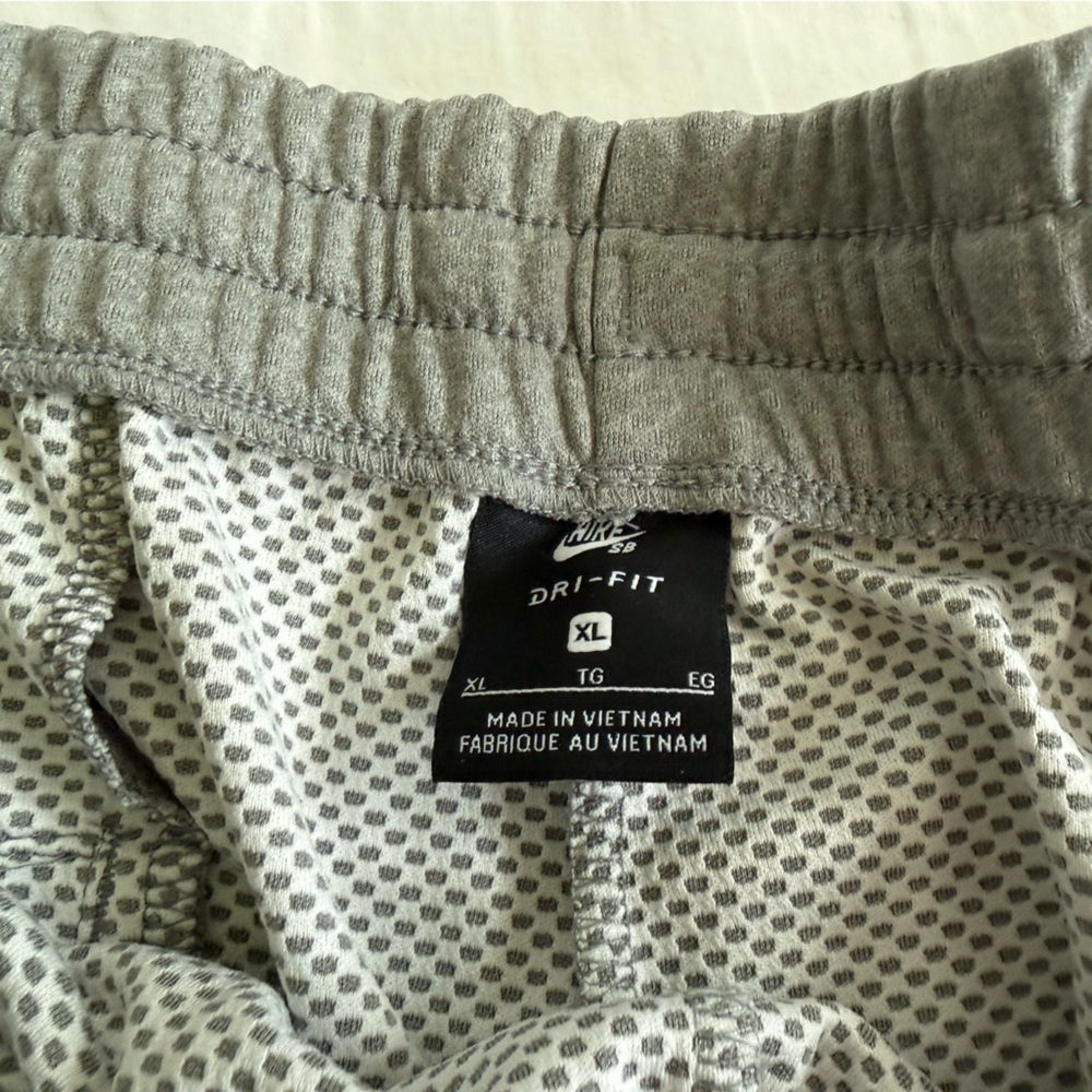 Nike SB Athletic Gray Men's Shorts - Picture 2 of 2